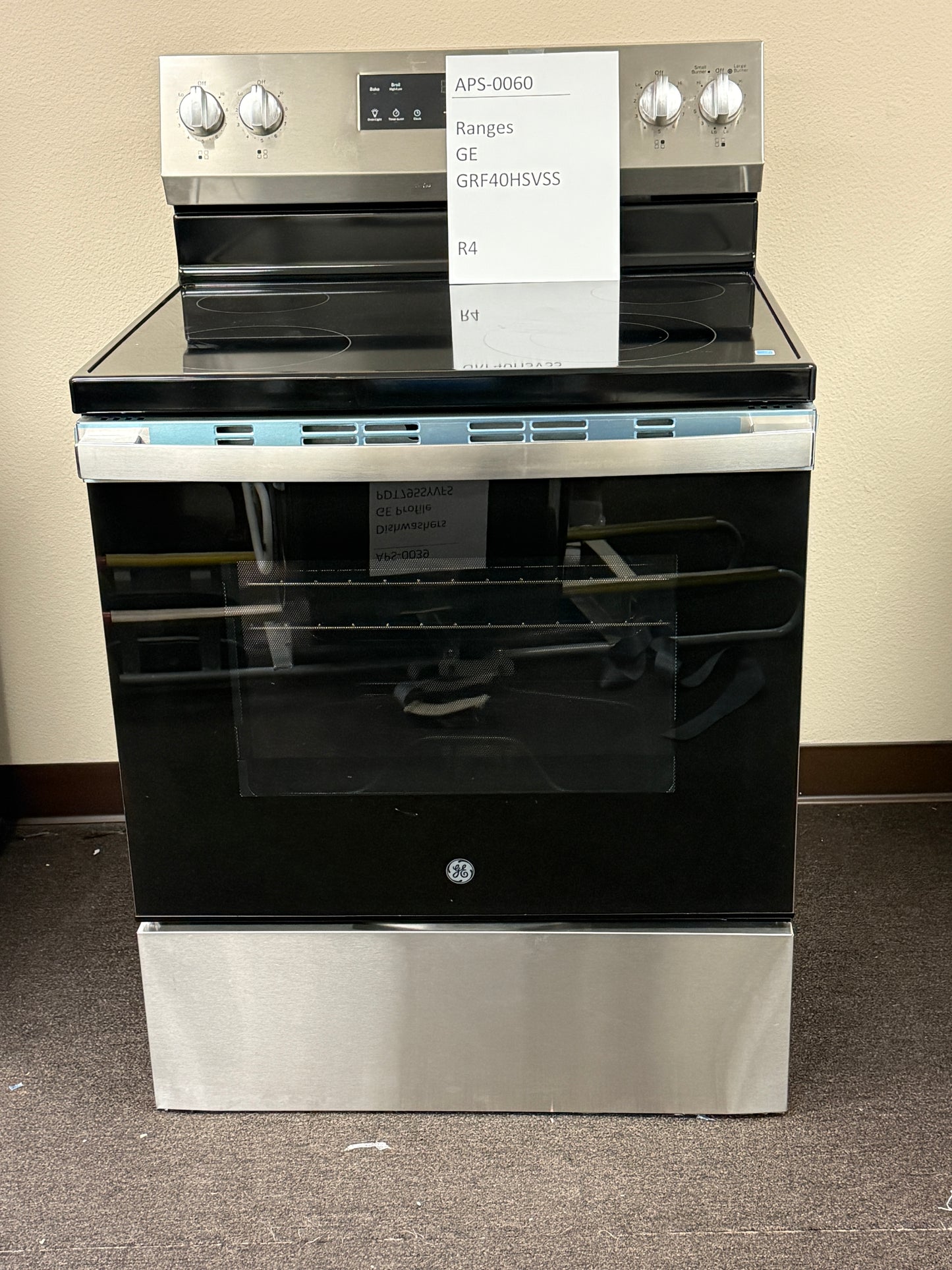 GE 30″ Gas Range, Stainless, 4 Sealed Burners + Easy-Clean Oven (GRF40HSVSS)
