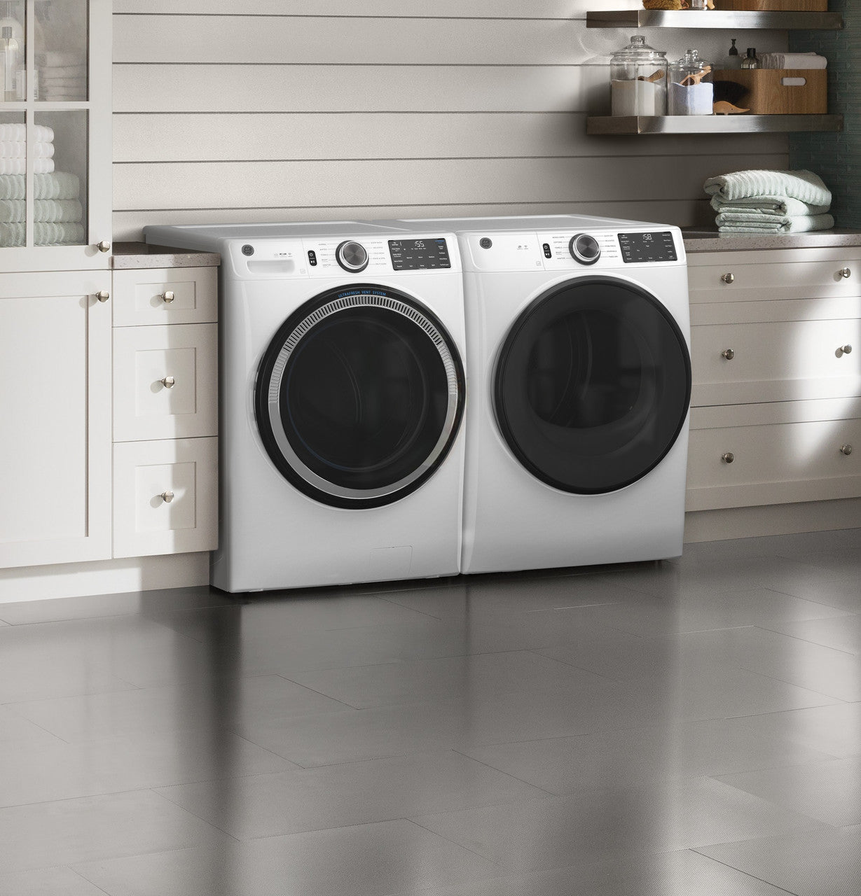 GE 7.8 cu. ft. Electric Dryer, White, Sensor Dry, Wrinkle Care (GFD55ESSNWW) FOR REPAIR OR PARTS