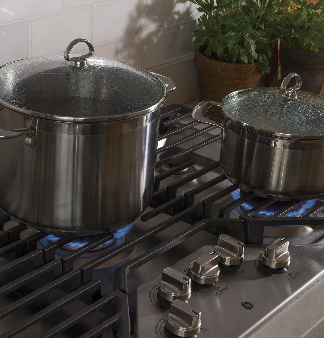 GE 30" Gas Cooktop, Stainless, 5 Burners with Power Boil + Simmer (JGP5030SLSS)