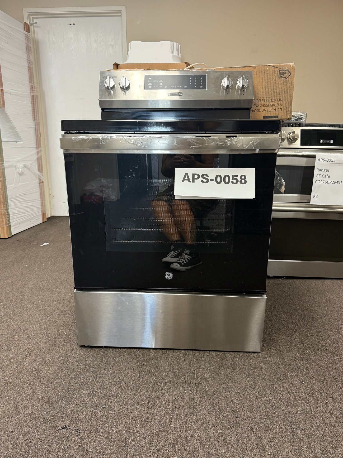 GE 30″ Gas Range, Stainless, Full Oven + Multi-Burners (GRF600AVSS)