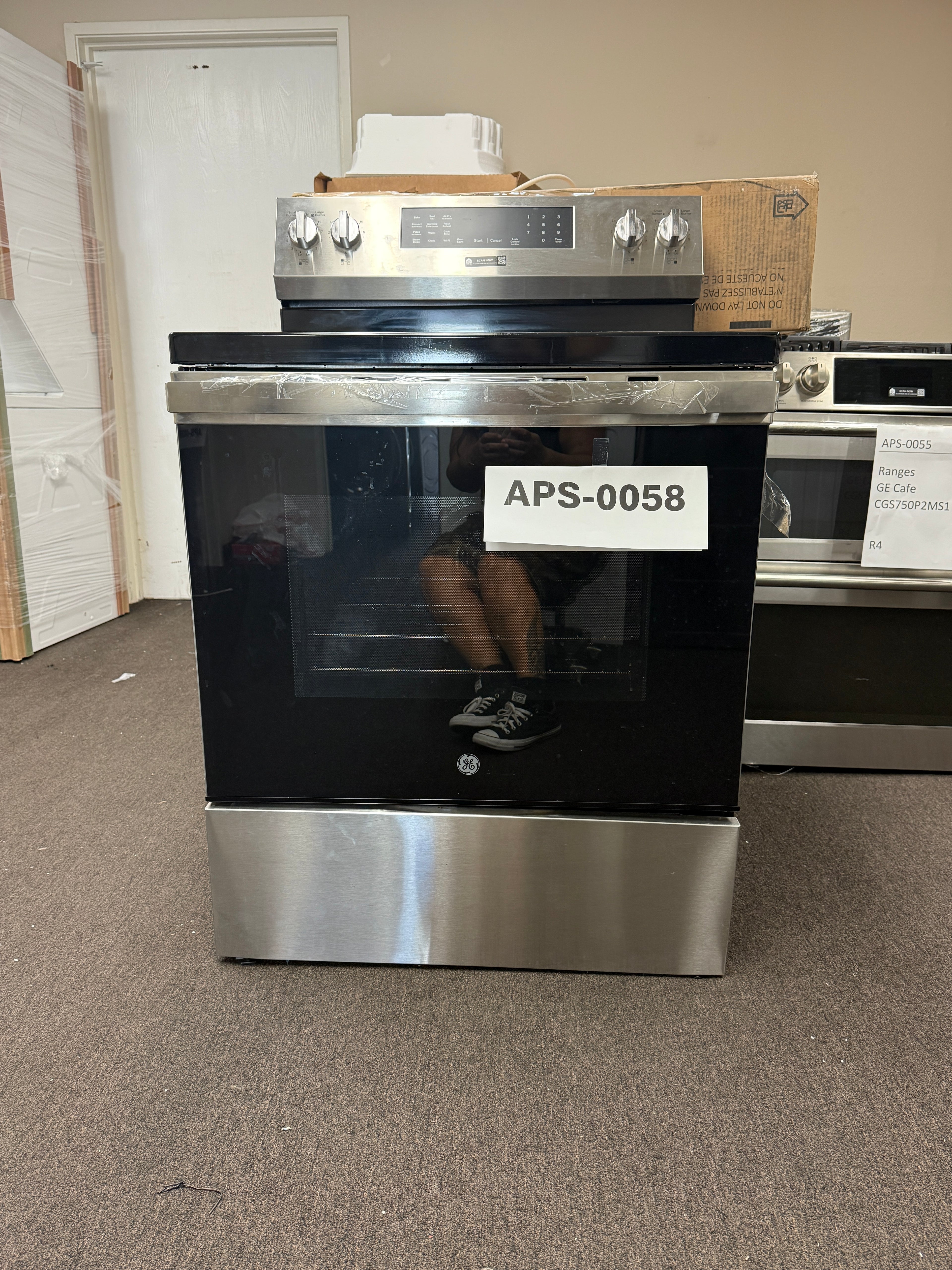 GE 30″ Gas Range, Stainless, Full Oven + Multi-Burners (GRF600AVSS)