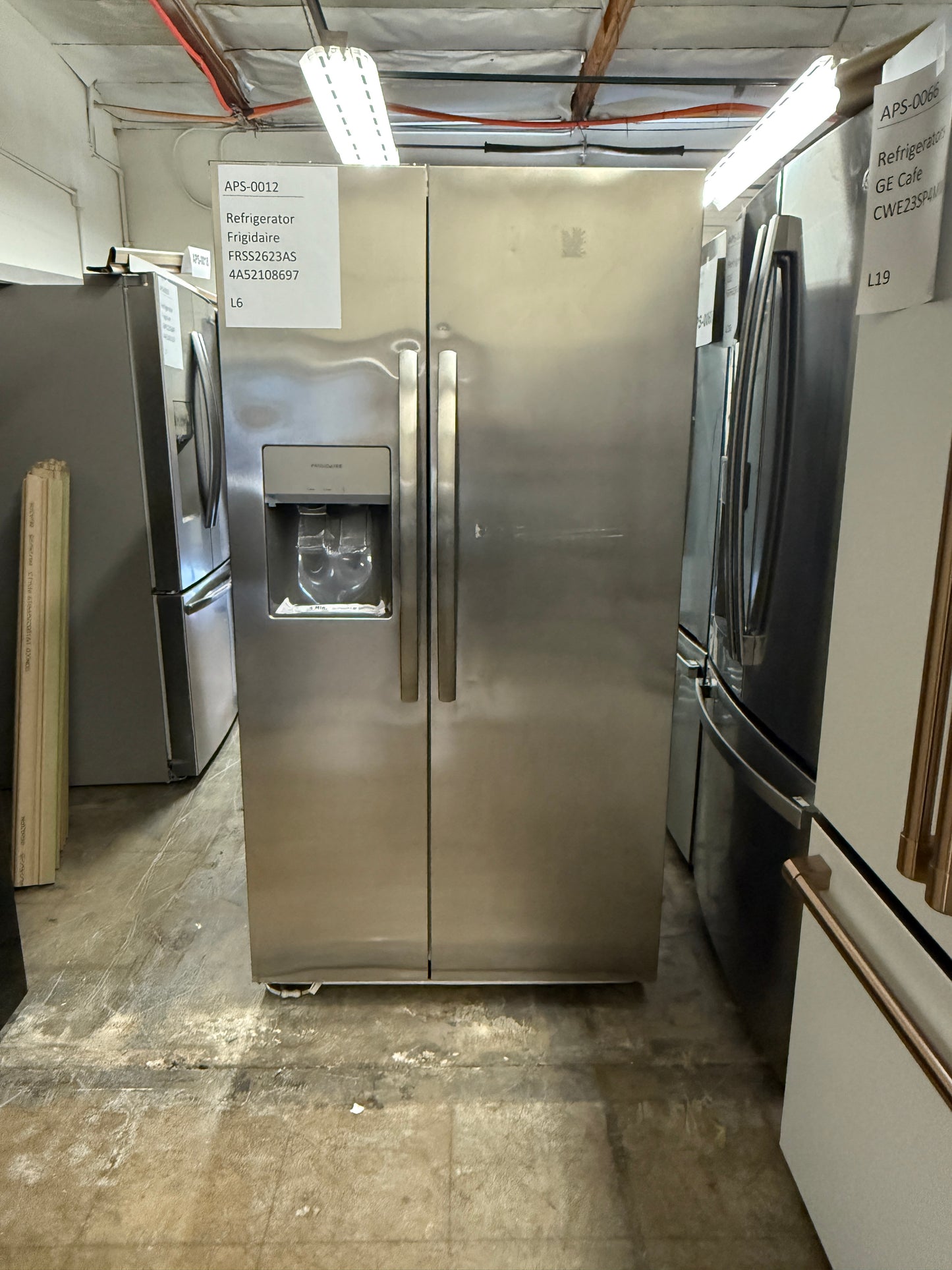 Frigidaire 25.6 cu ft Side-by-Side Refrigerator, Stainless, External Water/Ice Dispenser (FRSS2623AS)